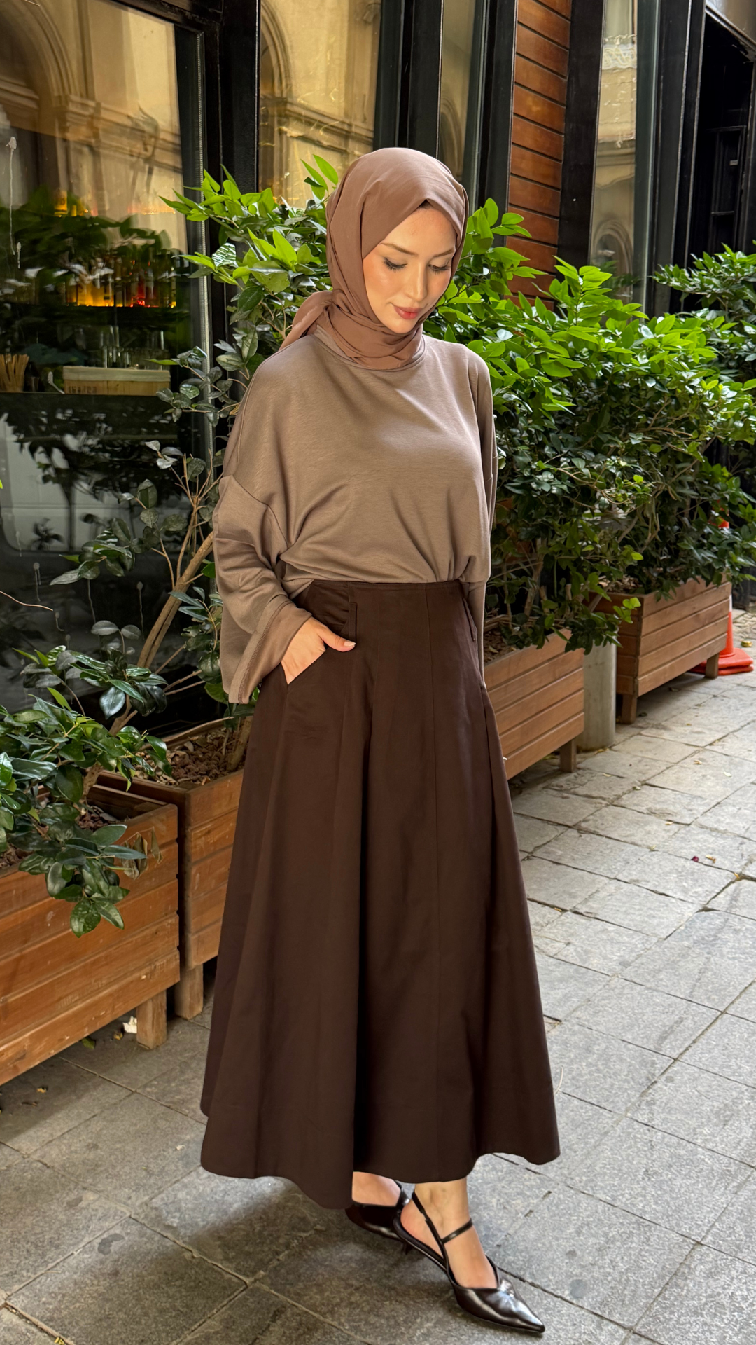 Bağcıklı Pileli Gabardin Kumaş Etek Kahverengi