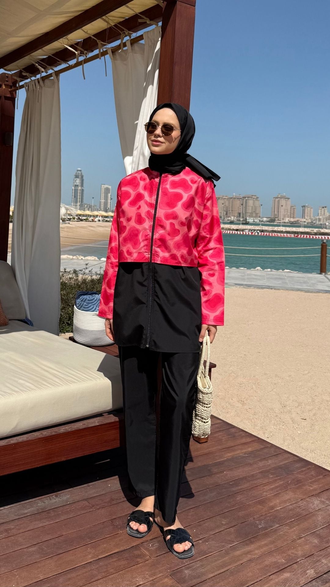 Doha Paraşüt Kumaş 3'lü Tam Kapalı Tesettür Mayo Siyah Benekli Fuşya Desen
