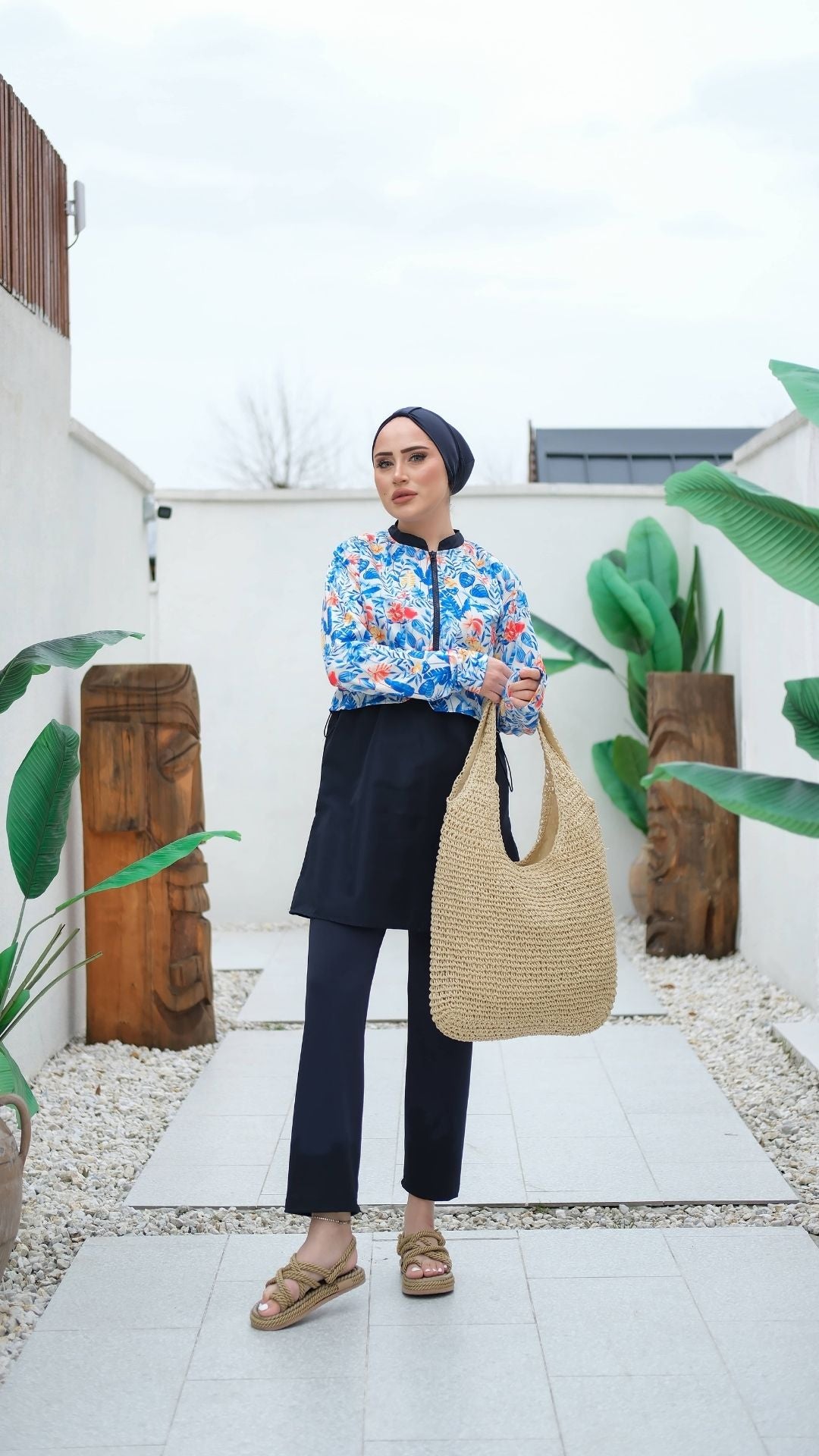 Yarım Dijital Baskılı Tesettür Mayo Renk - Lacivert-Renkli Çiçek Desenli