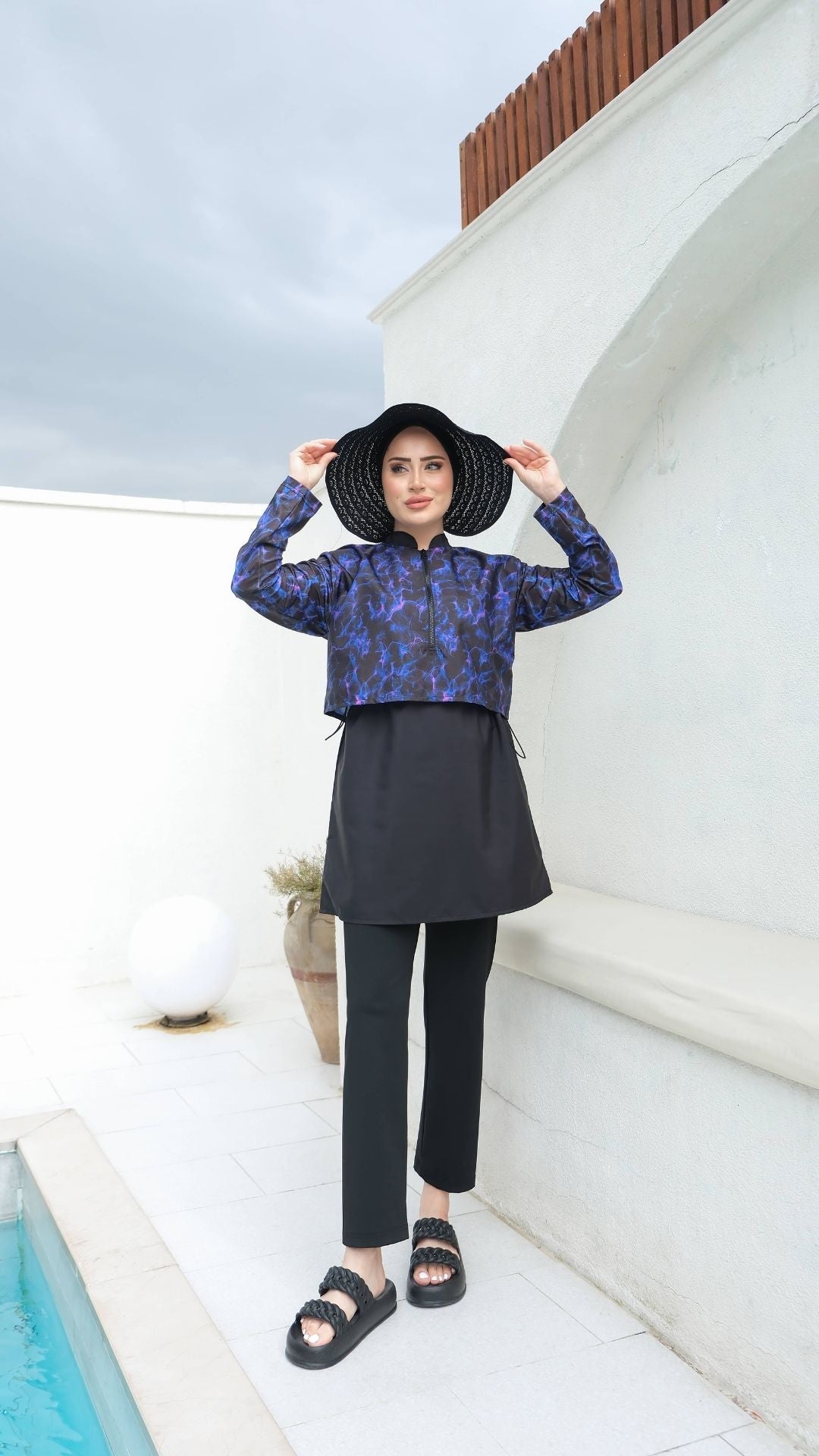Yarım Dijital Baskılı Tesettür Mayo Renk - Siyah-Mavi Desen