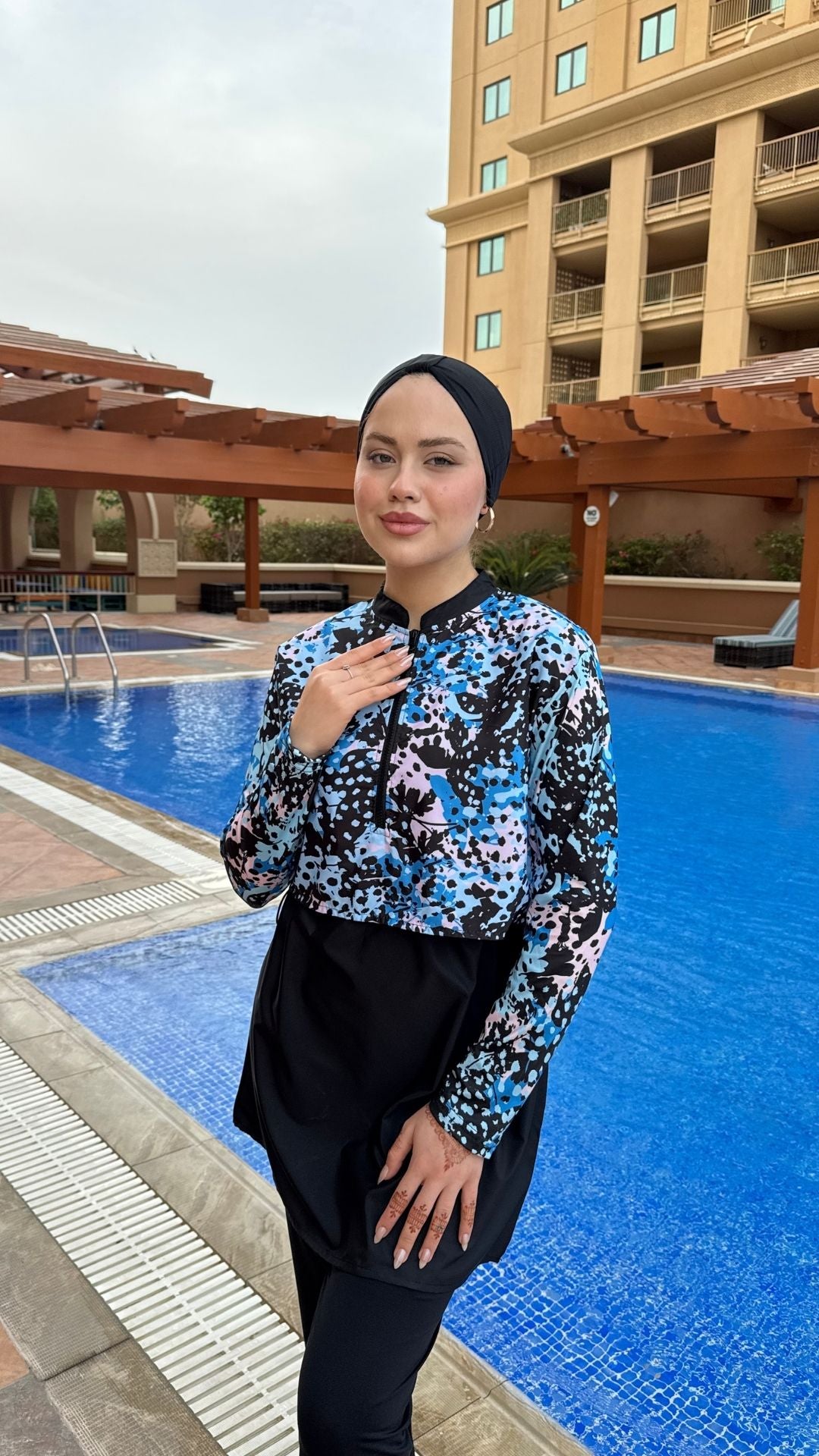 Yarım Dijital Baskılı Tesettür Mayo Siyah-Pudra-Mavi Karışık Desen 2