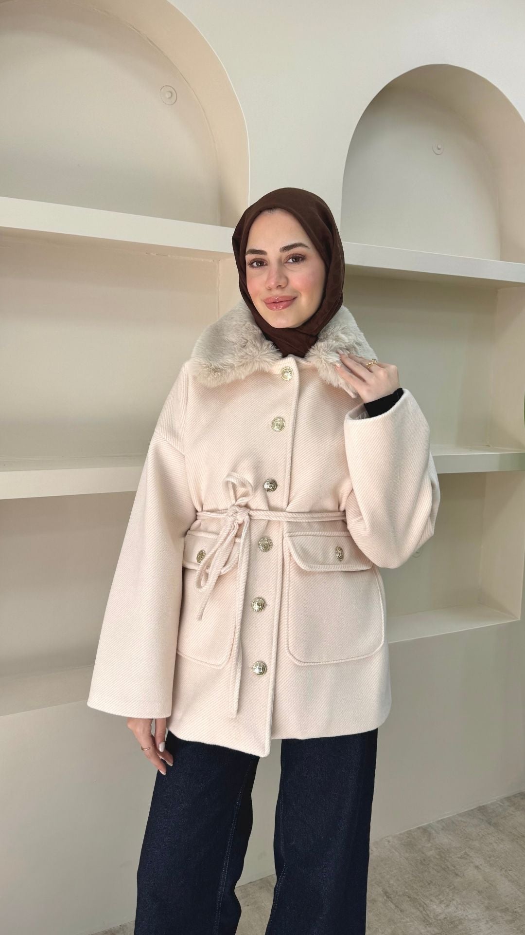 Yakası Kürklü Kaşe Kaban Krem
