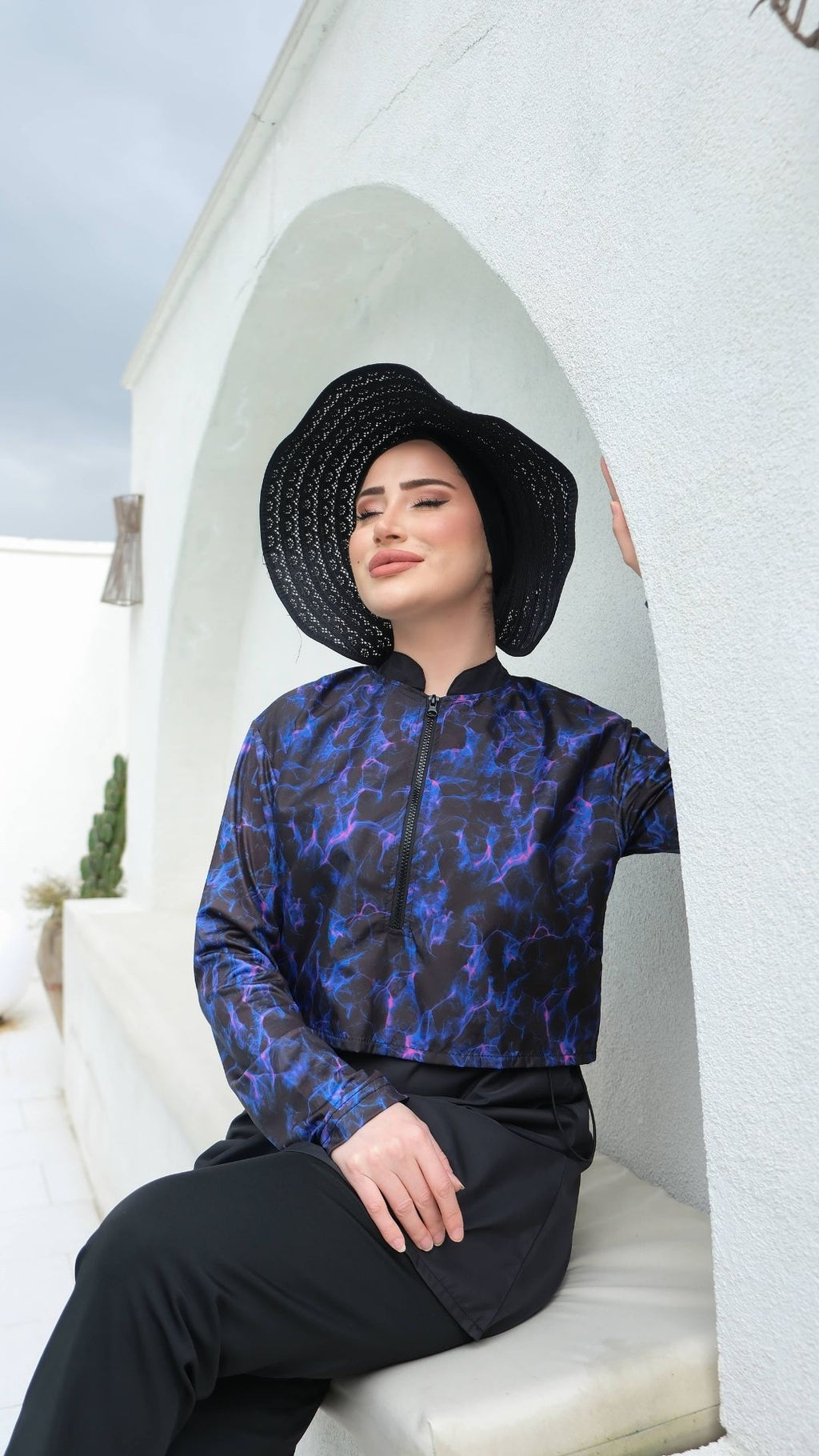 Yarım Dijital Baskılı Tesettür Mayo Renk - Siyah-Mavi Desen