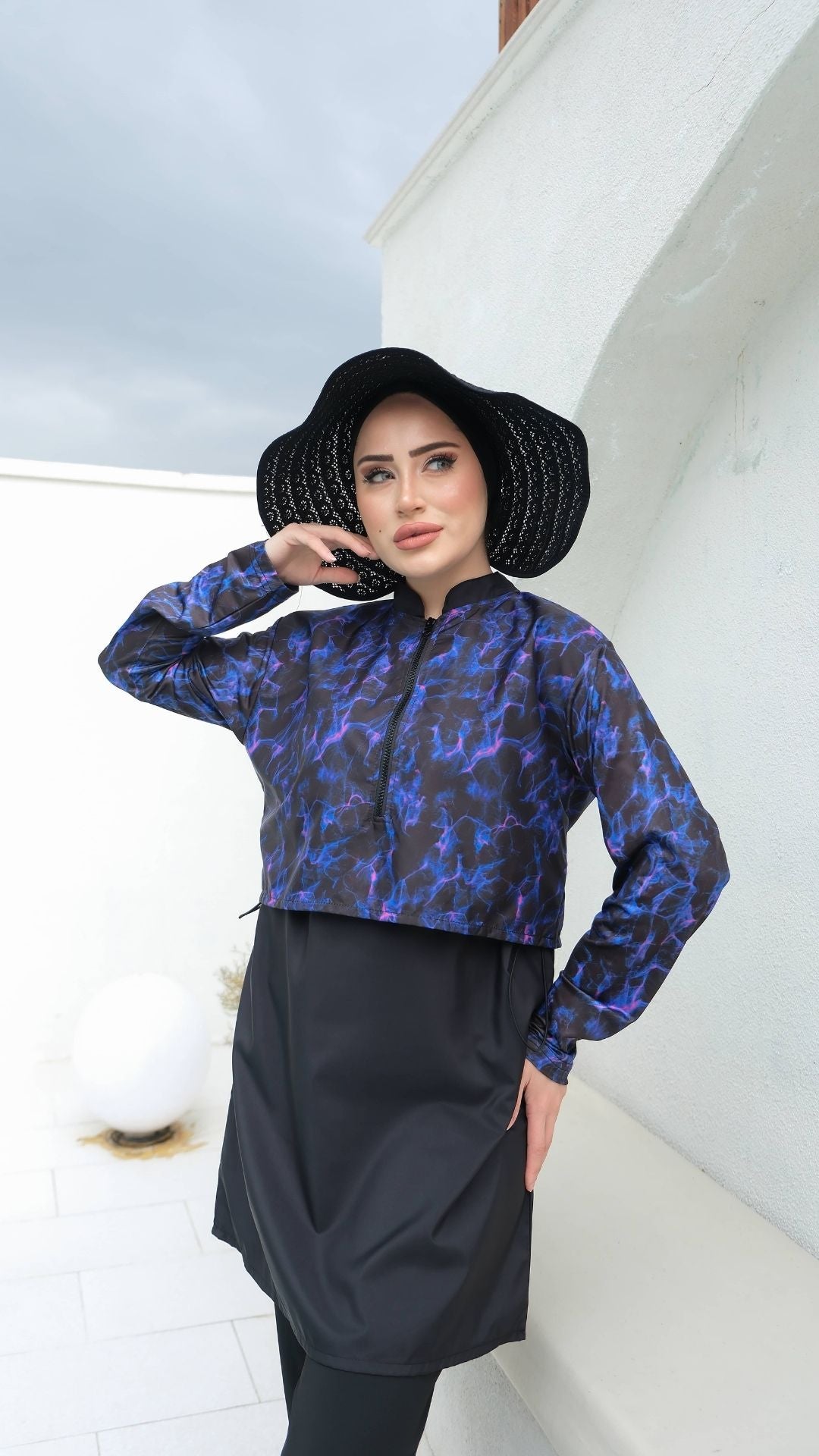 Yarım Dijital Baskılı Tesettür Mayo Renk - Siyah-Mavi Desen