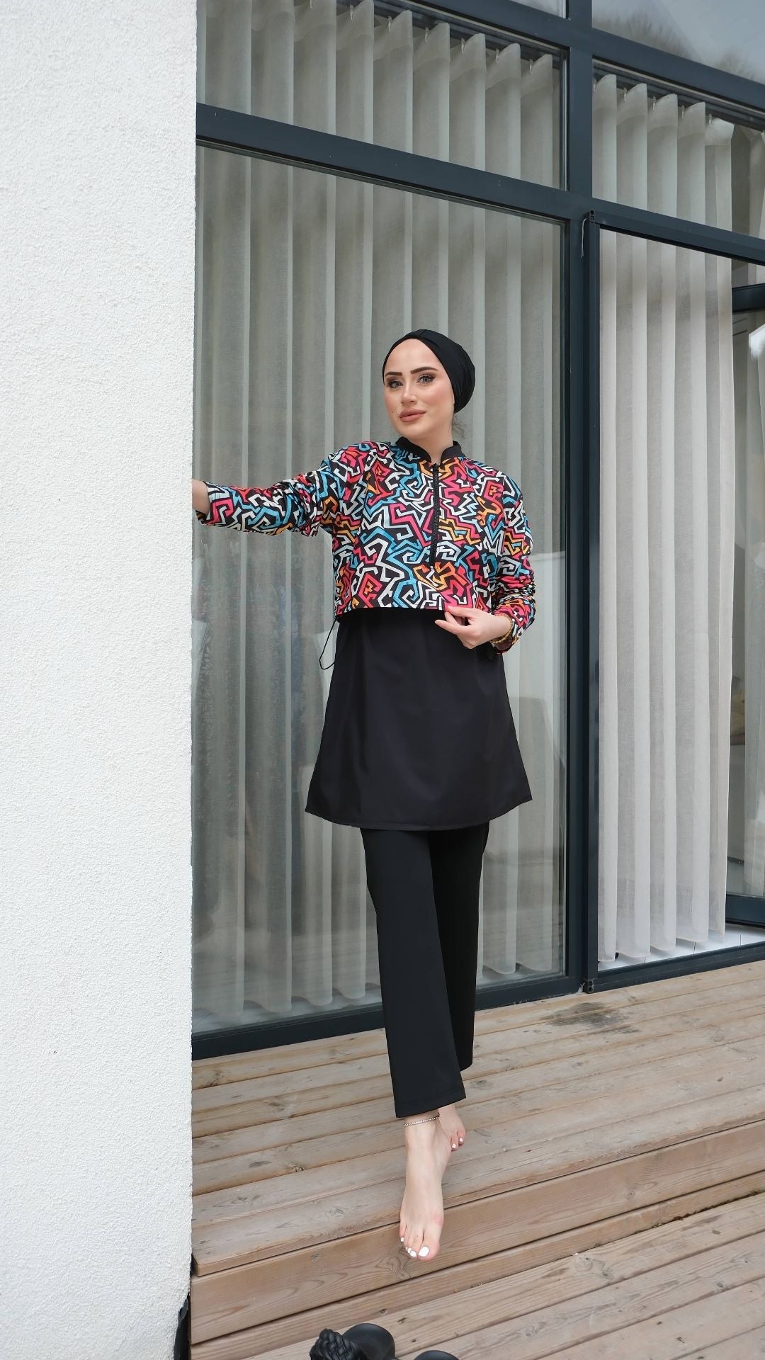 Yarım Dijital Baskılı Tesettür Mayo Renk - Siyah-Fuşya Desen