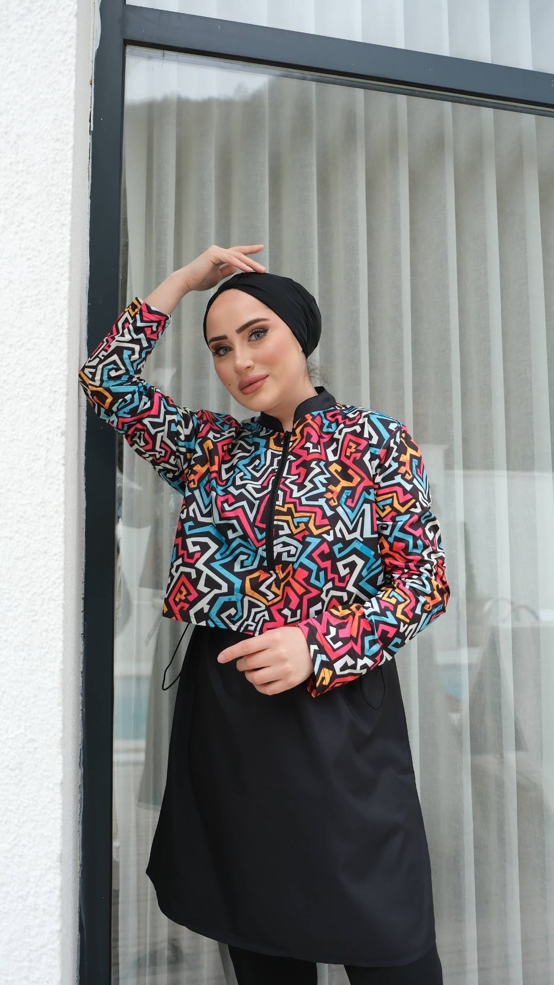 Yarım Dijital Baskılı Tesettür Mayo Renk - Siyah-Fuşya Desen