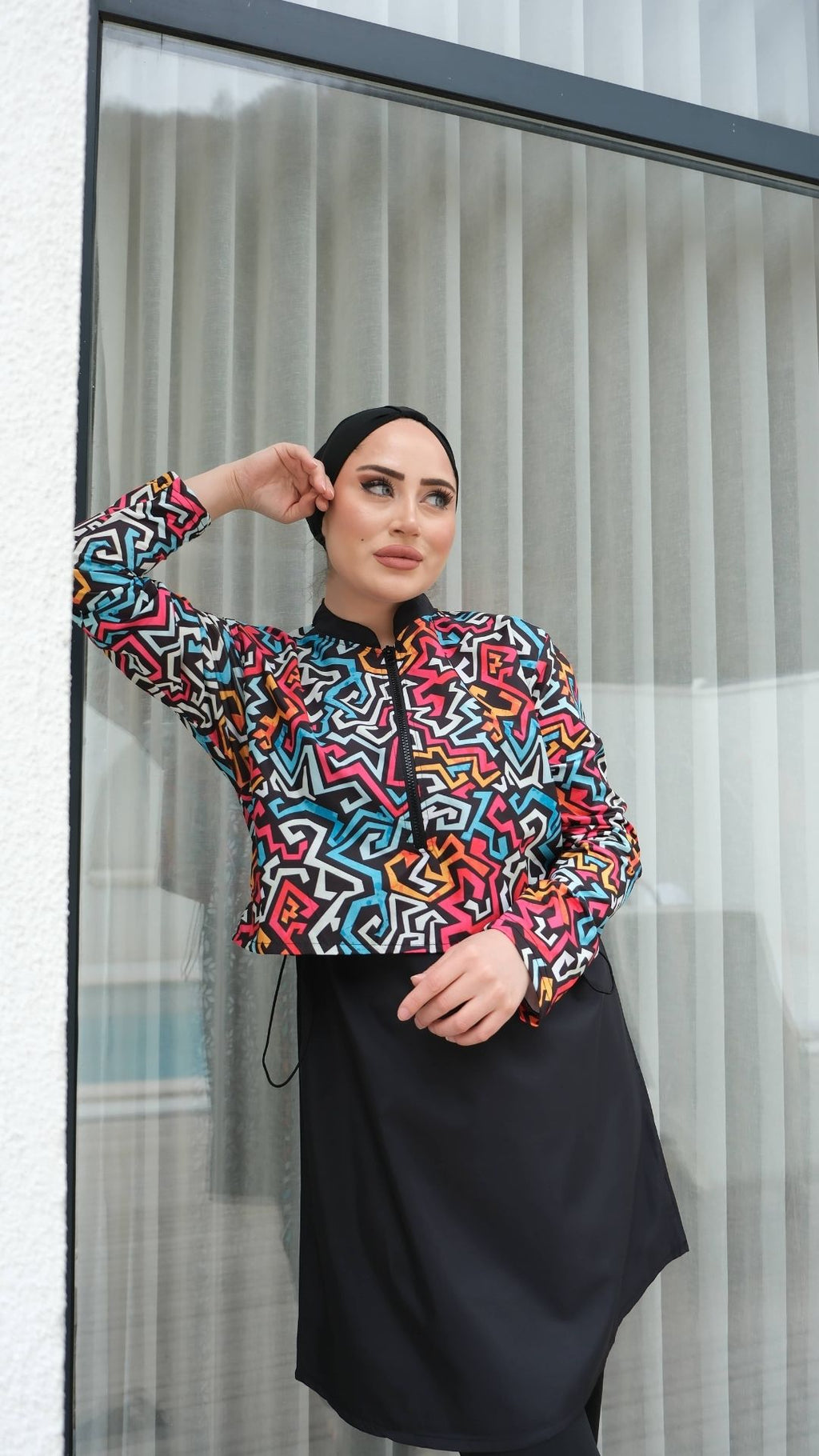 Yarım Dijital Baskılı Tesettür Mayo Renk - Siyah-Fuşya Desen