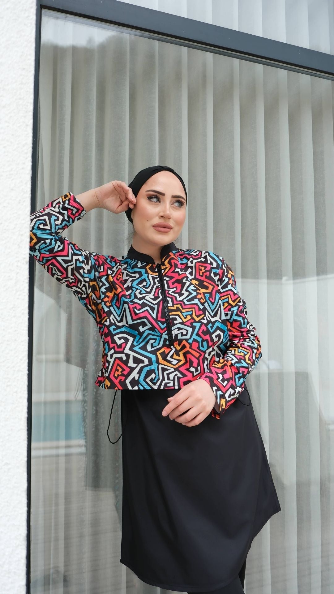 Yarım Dijital Baskılı Tesettür Mayo Renk - Siyah-Fuşya Desen