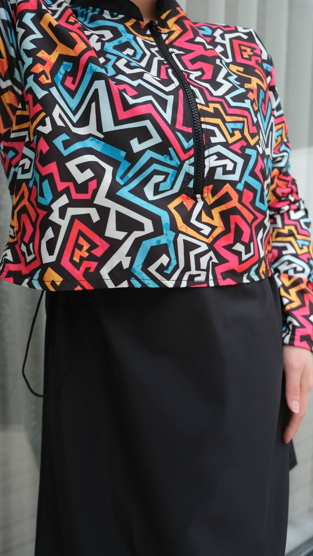 Yarım Dijital Baskılı Tesettür Mayo Renk - Siyah-Fuşya Desen