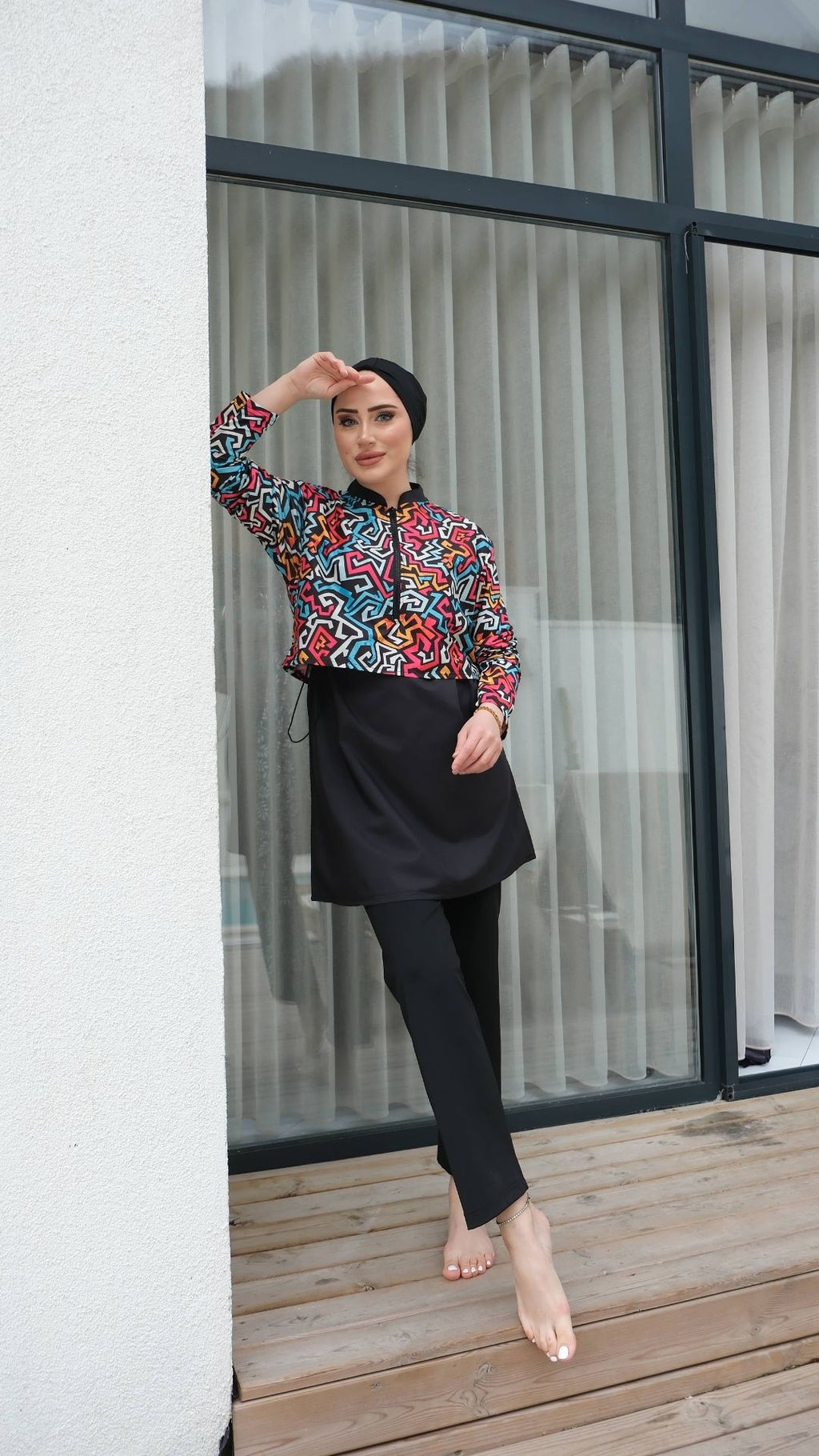 Yarım Dijital Baskılı Tesettür Mayo Renk - Siyah-Fuşya Desen