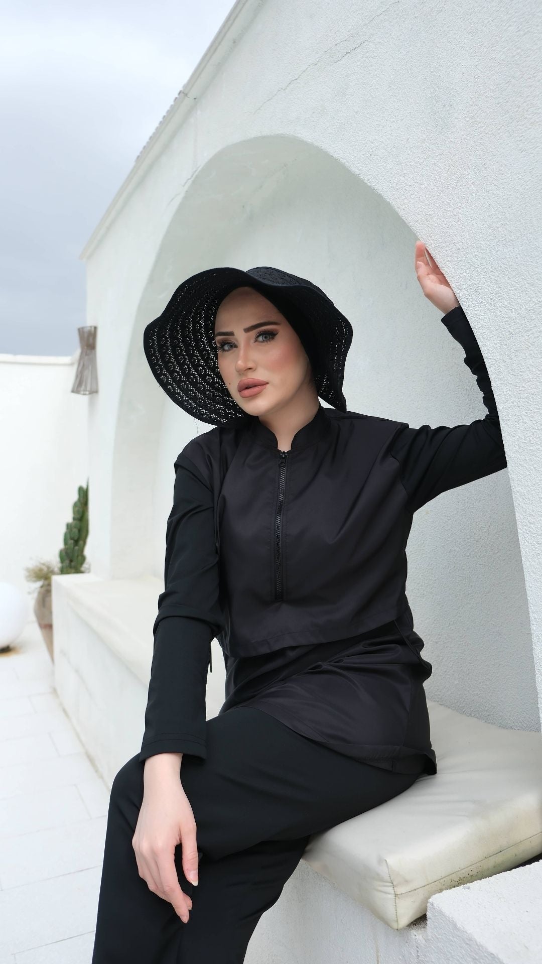 Yarım Dijital Baskılı Tesettür Mayo Renk -  Siyah