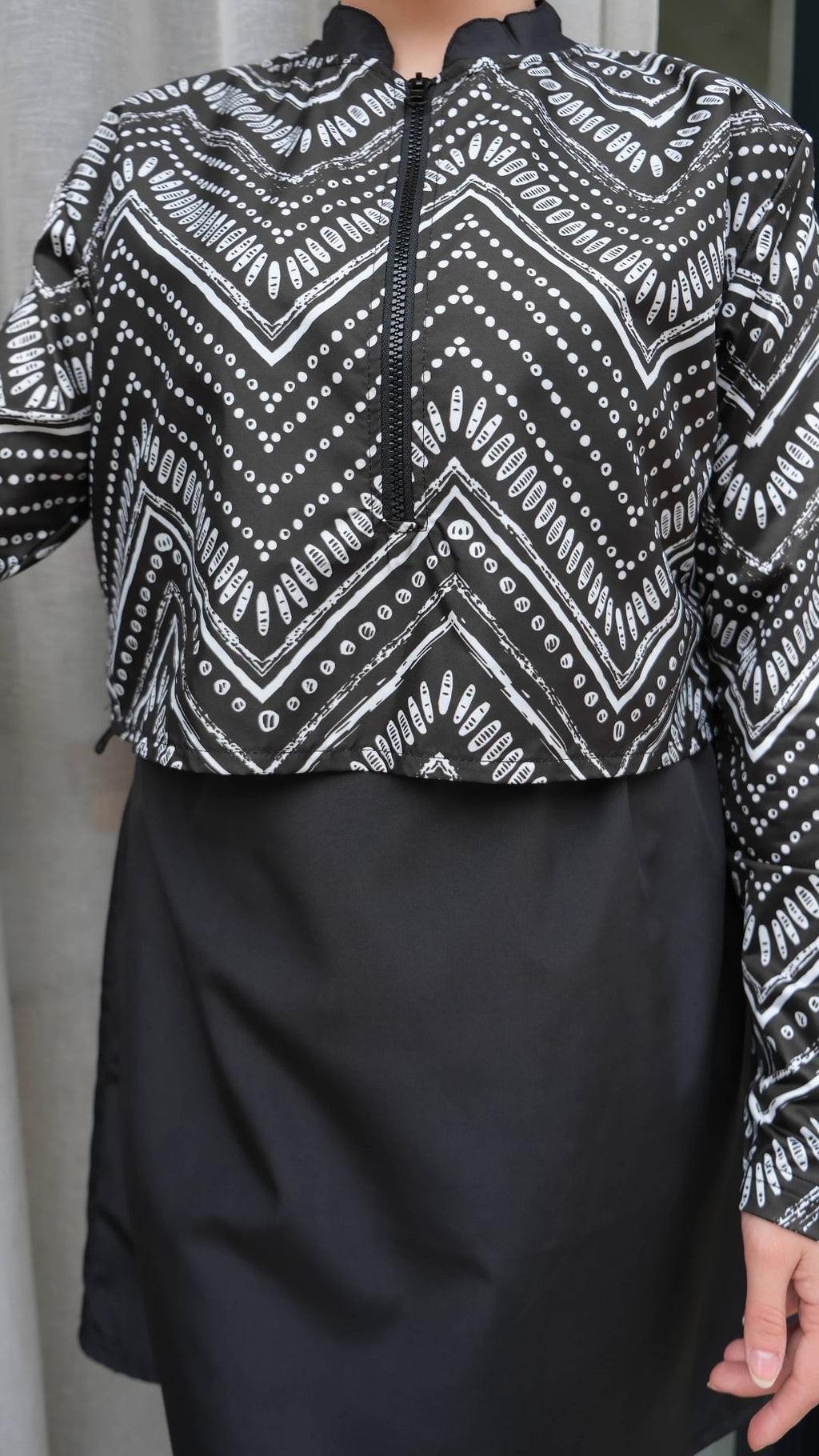 Yarım Dijital Baskılı Tesettür Mayo Renk - Siyah-Zigzag Desen