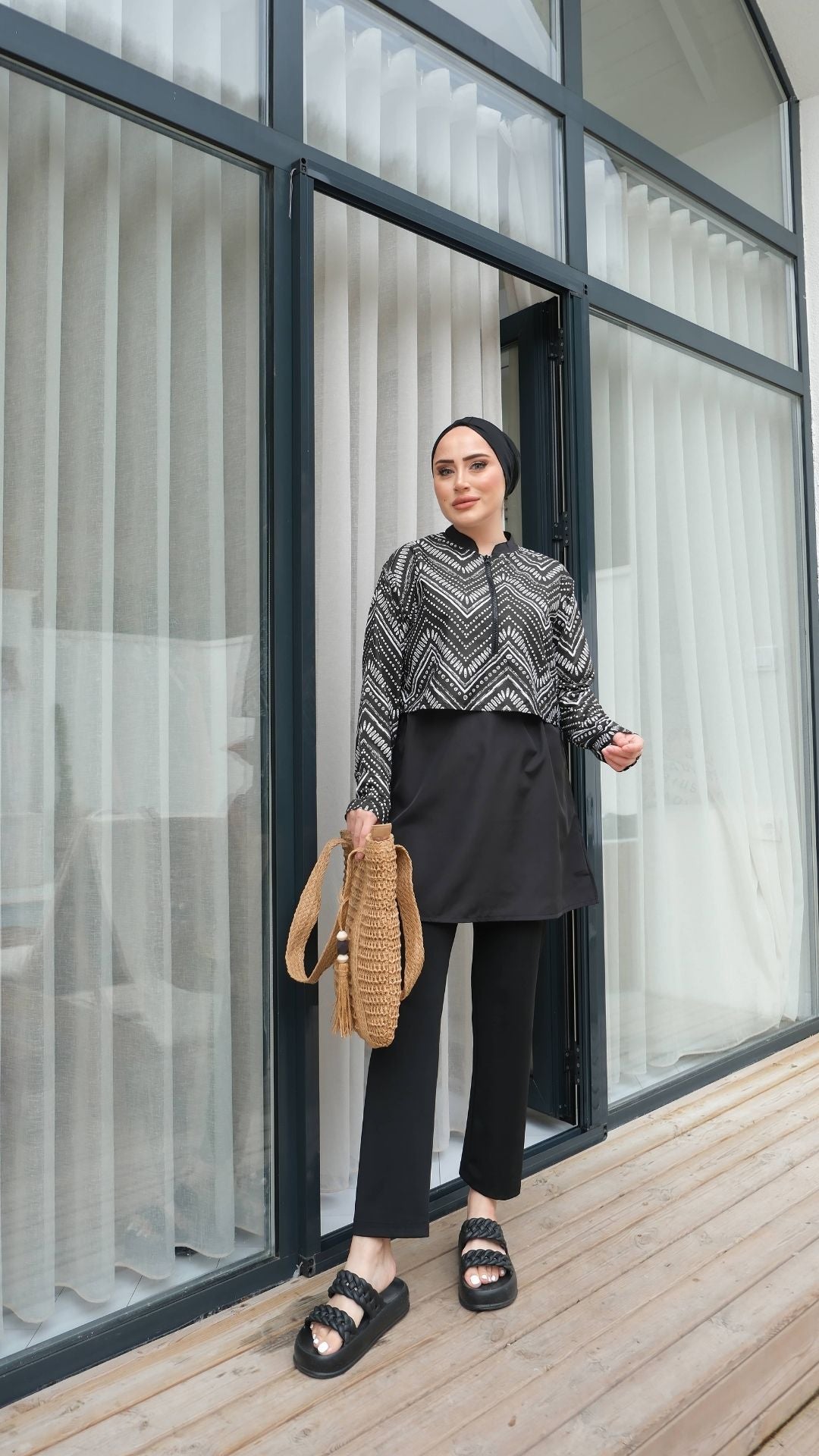 Yarım Dijital Baskılı Tesettür Mayo Renk - Siyah-Zigzag Desen