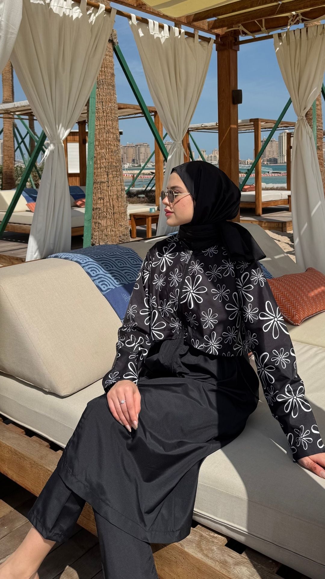 Desenli Paraşüt Kumaş Uzun Tesettür Mayo Siyah