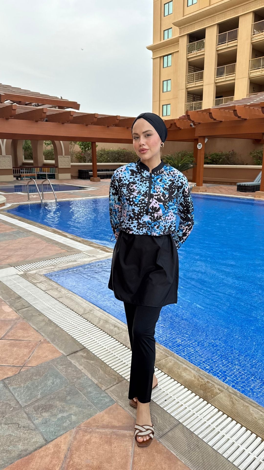 Yarım Dijital Baskılı Tesettür Mayo Siyah-Pudra-Mavi Karışık Desen 2