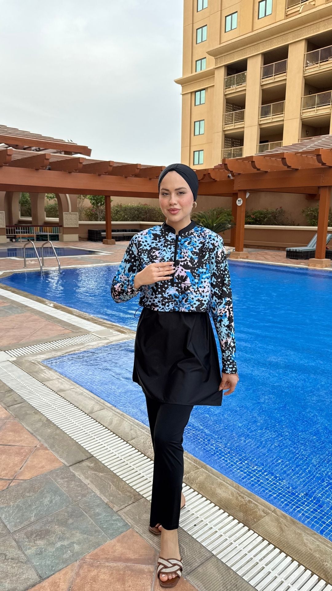 Yarım Dijital Baskılı Tesettür Mayo Siyah-Pudra-Mavi Karışık Desen 2