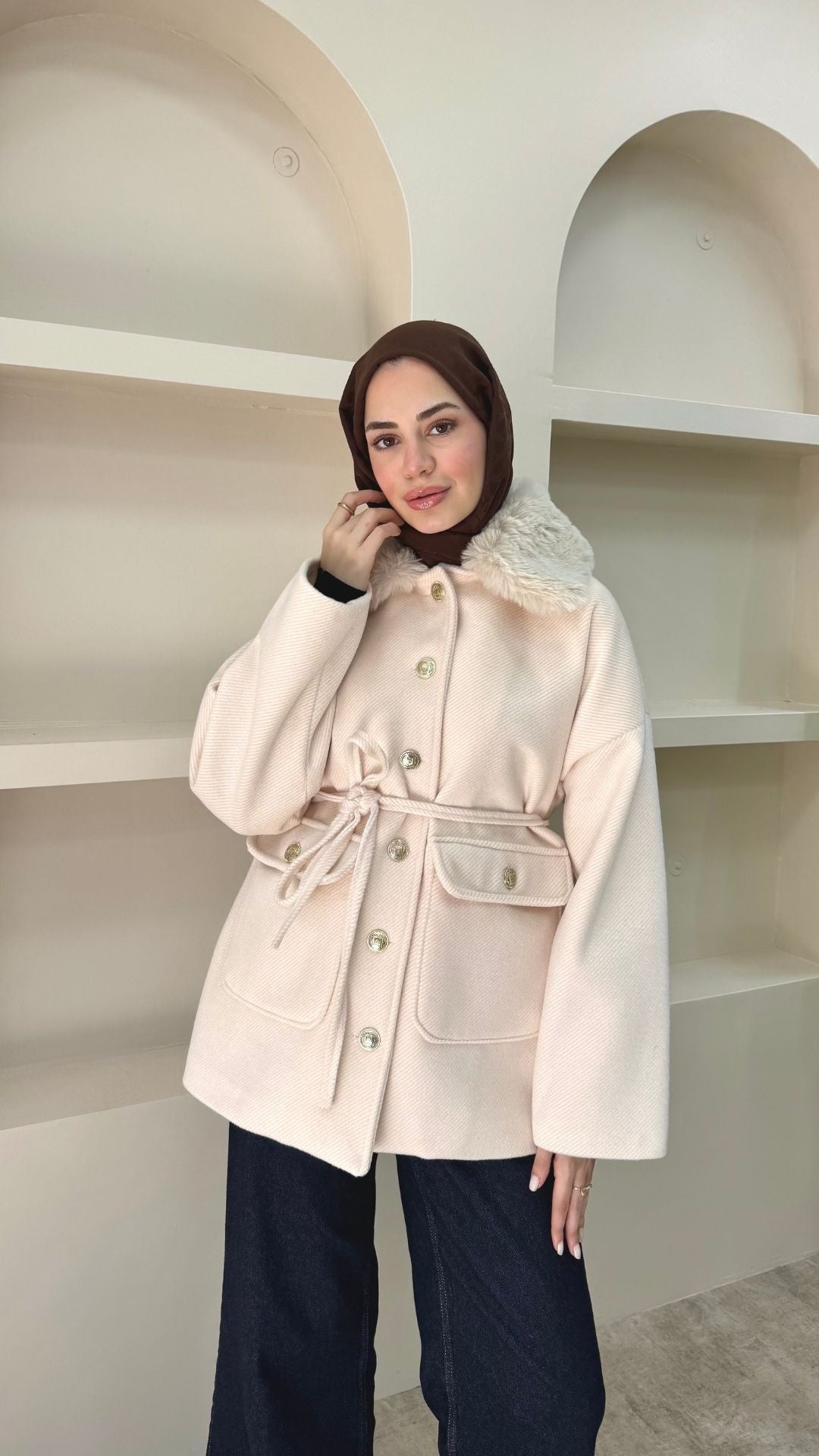 Yakası Kürklü Kaşe Kaban Krem