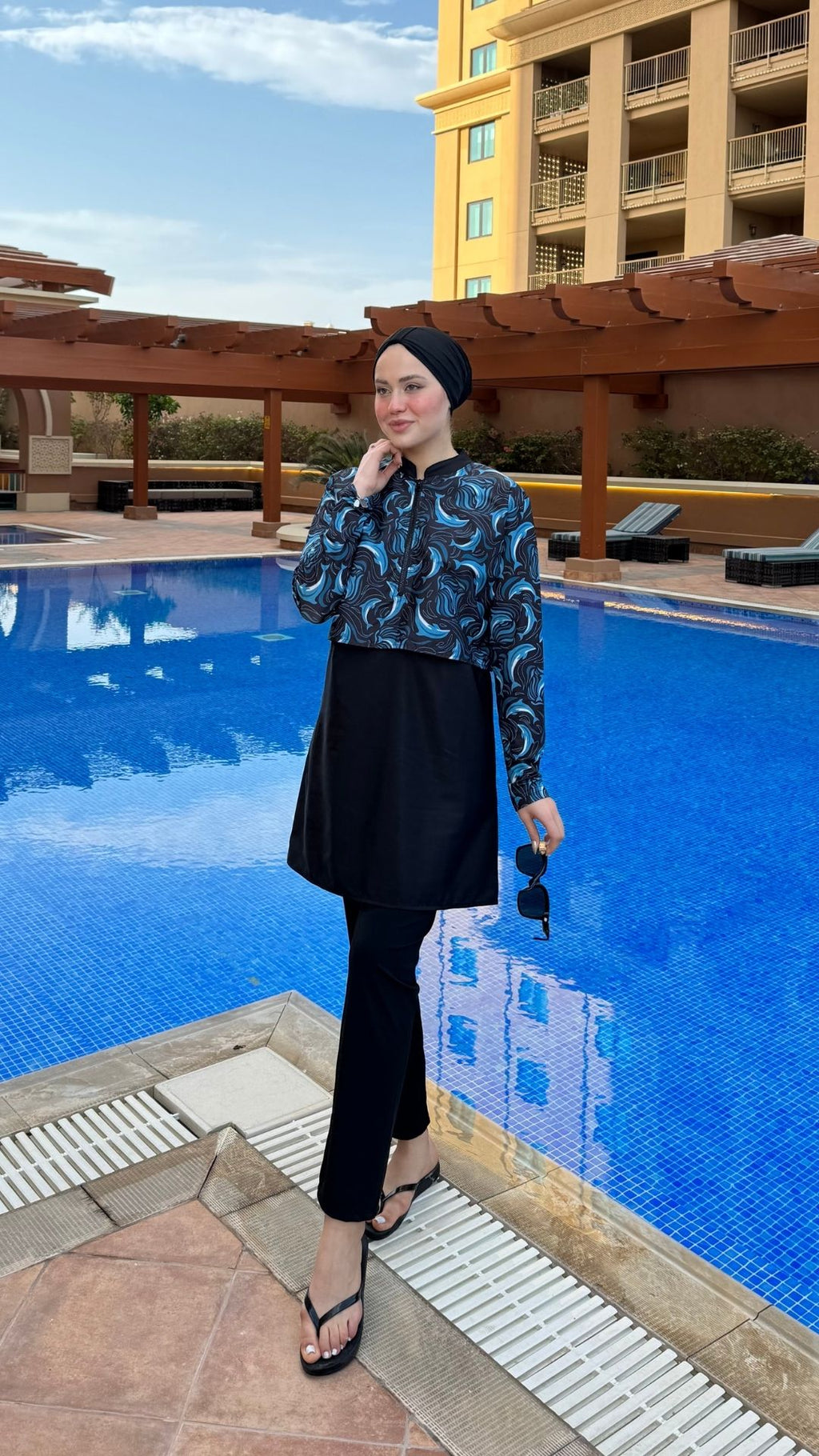 Yarım Dijital Baskılı Tesettür Mayo Renk - Siyah-Yunus Balığı Desen 2