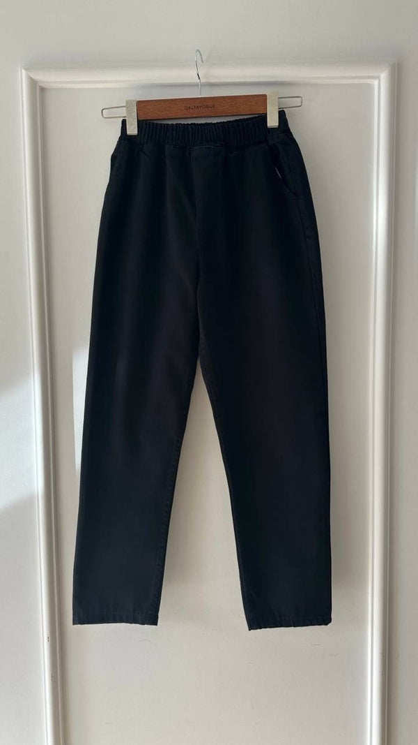 Beli Lastikli Geniş Kesim Mom Jeans Siyah