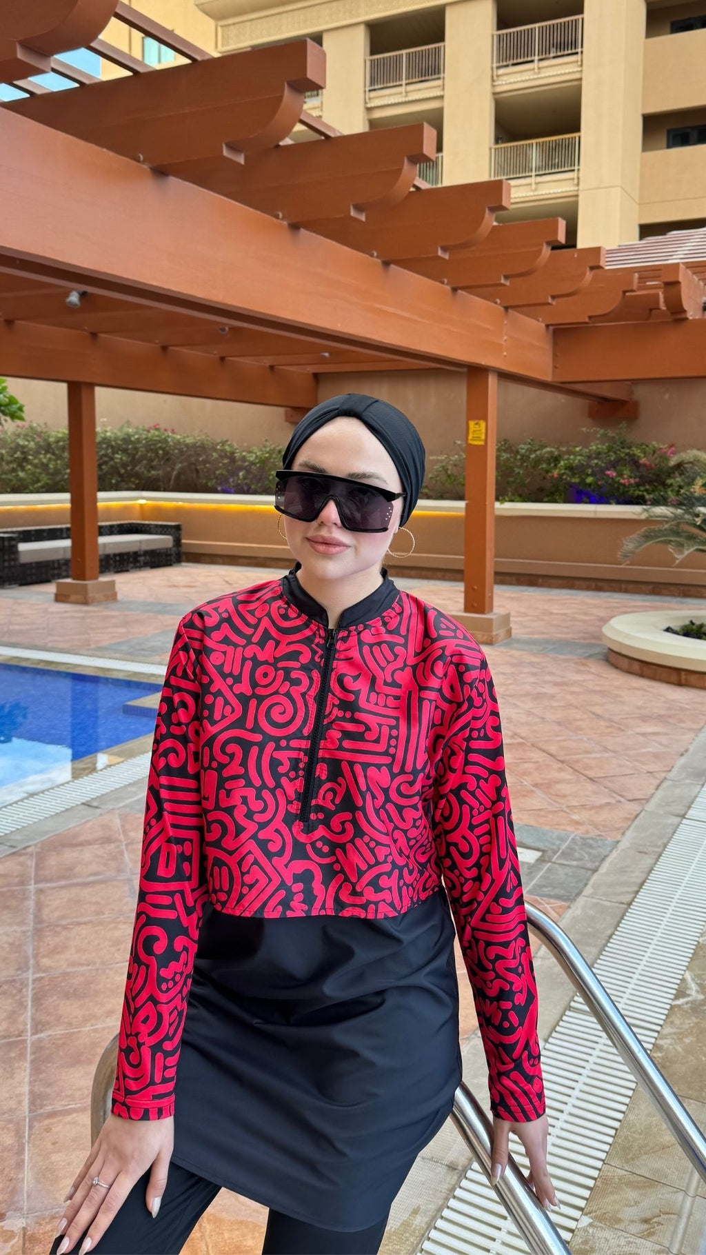 Yarım Dijital Baskılı Tesettür Mayo Renk - Siyah-Kırmızı 2