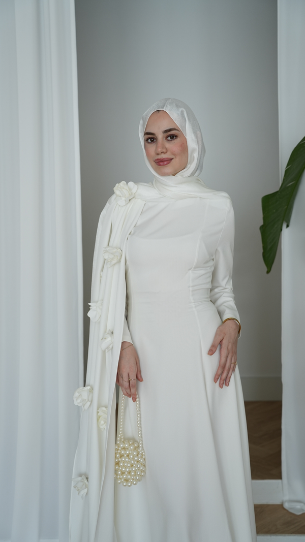 Seyyar Güllü Pelerinli Abiye Beyaz