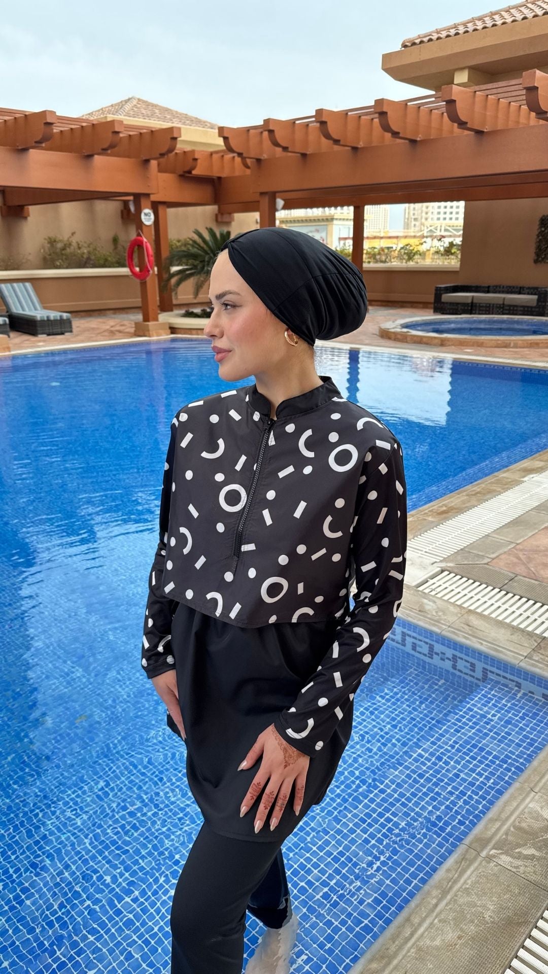 Yarım Dijital Baskılı Tesettür Mayo Siyah-Daire Desen