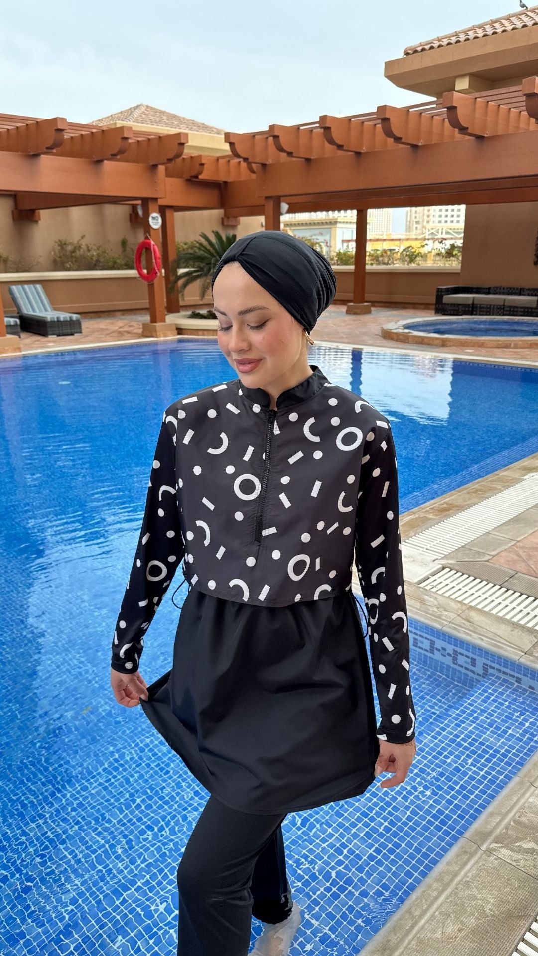 Yarım Dijital Baskılı Tesettür Mayo Siyah-Daire Desen