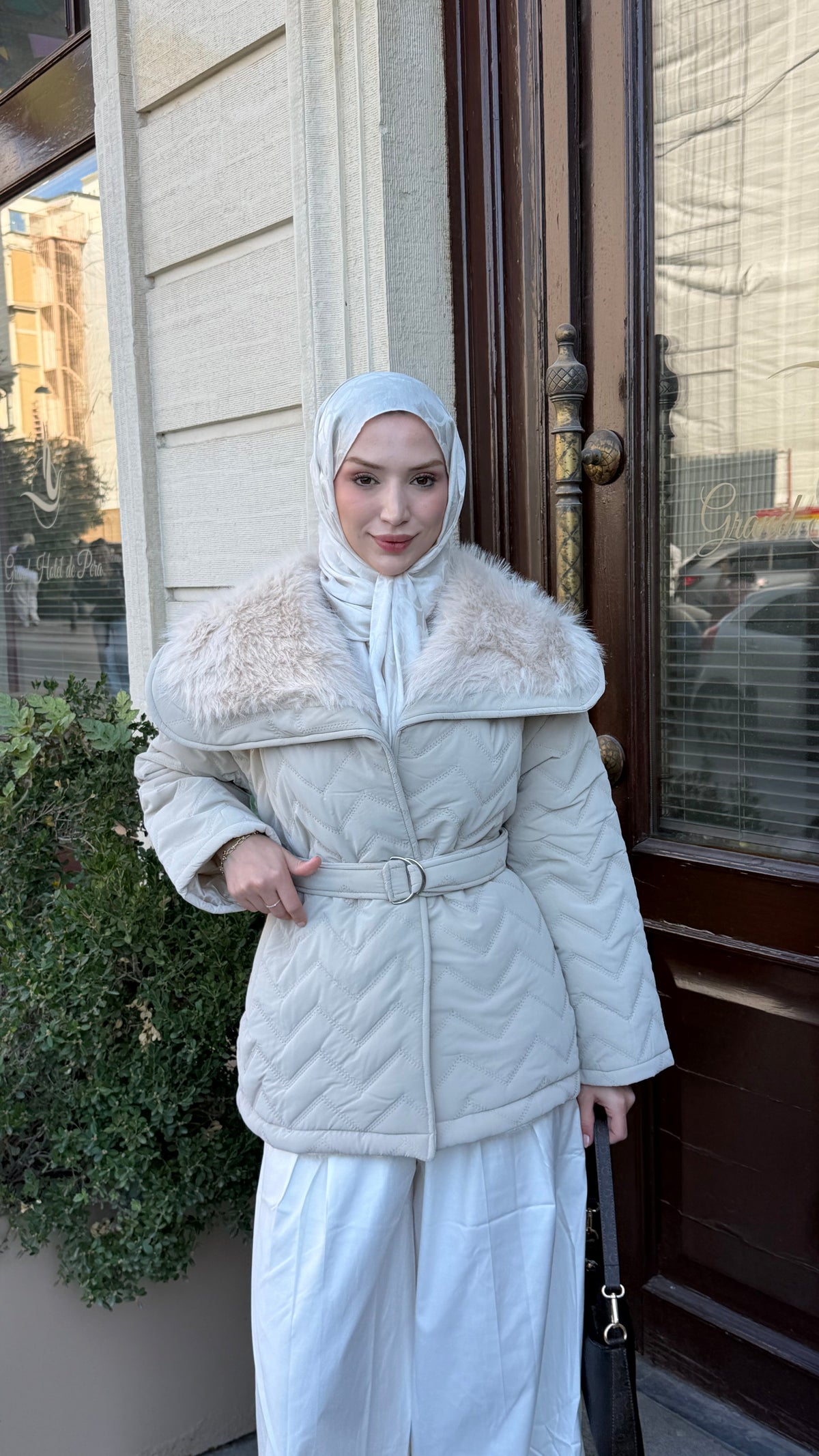 Elsa Kürklü Mont Bej
