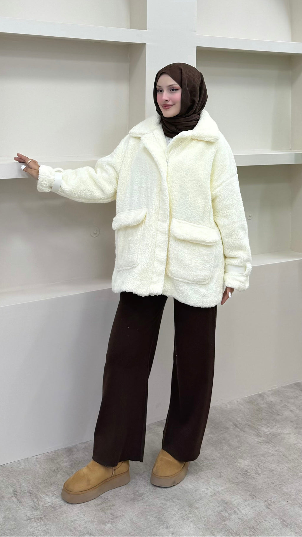 Önü Fermuarlı Peluş Mont Beyaz