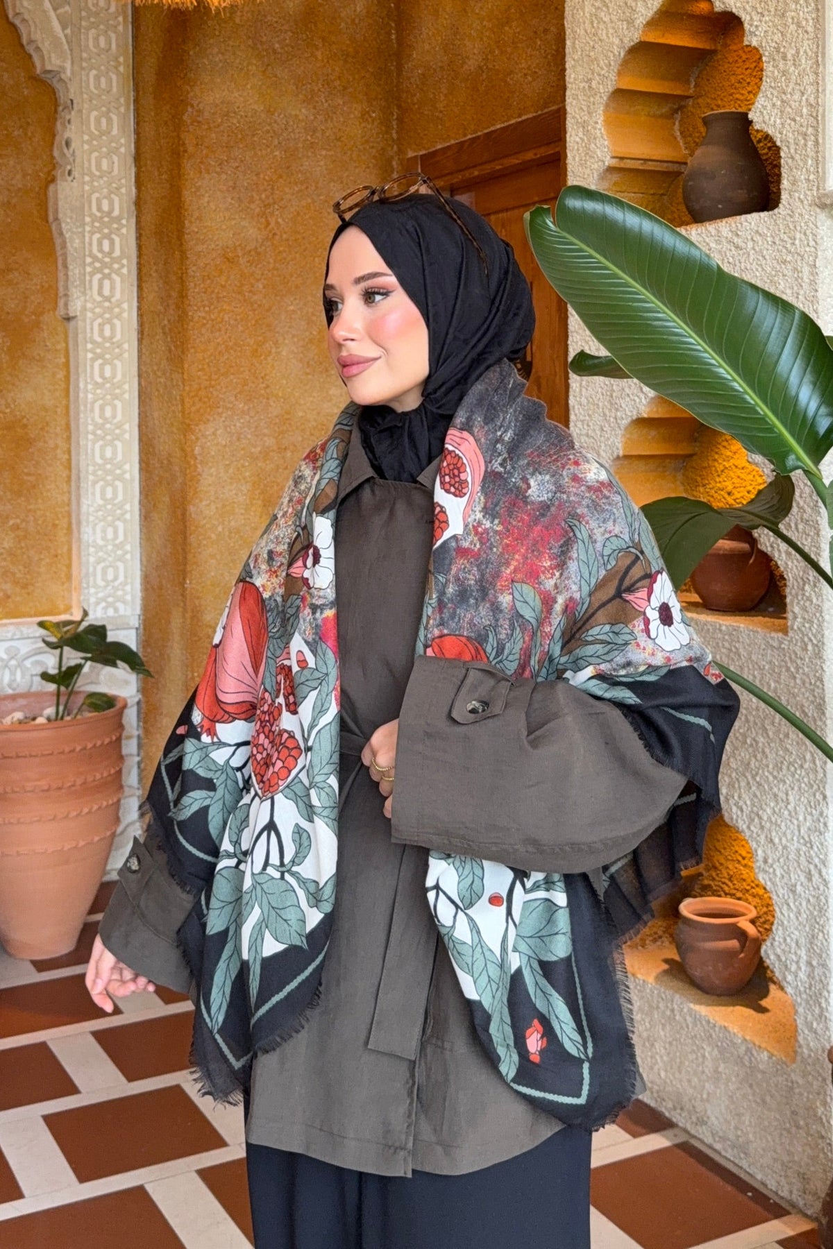 Sienna Omuz Şalı Siyah-Kırmızı